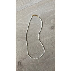 Beyaz Boncuklu Kolye