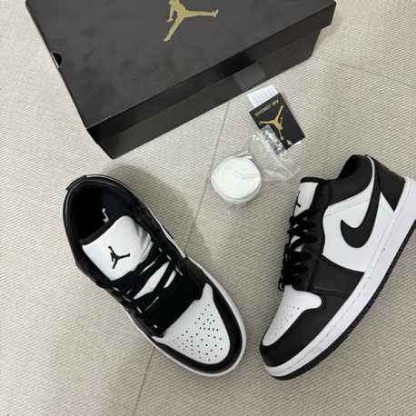 Air Jordan 1 Low Panda