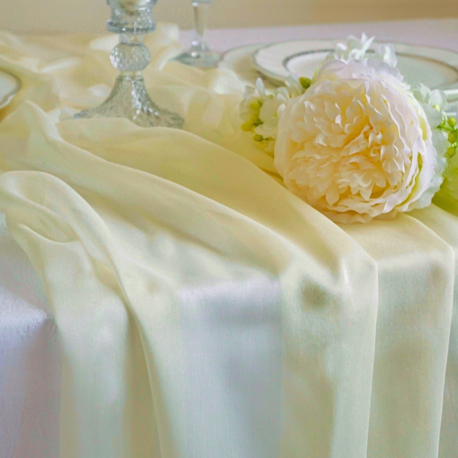 Pastel Sarı Şifon Runner - Bahar Konseptli Sofralar & Modern Davetler İçin Masa Örtüsü