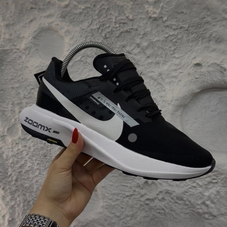 Siyah beyaz ithal Nike zoom x