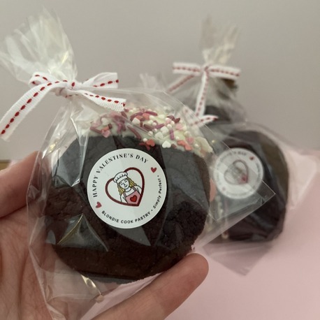 Burgundy Cookie (Cacao & White Chocolate)
