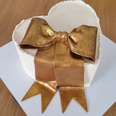 No.2 Gold Ribbon Fondant Heart Cake (Kurdele Süslemeli Kalp Pasta)