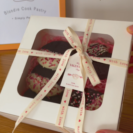 Burgundy Cookie Box (Cacao & White Chocolate) 