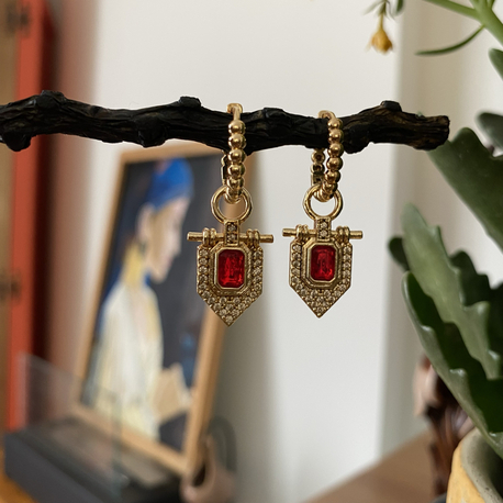 Crimson Key – Vintage Kızıl Anahtar Vip Küpe 