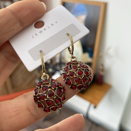 Lâl Taşlı Bronz Küpe