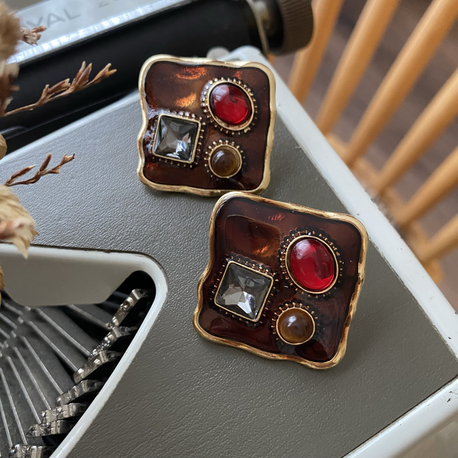 Renkli Taşlı Kare Form Vip Küpe