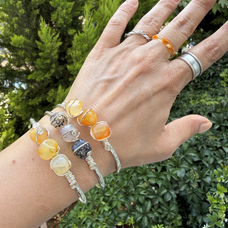 Üç Doğaltaşlı Antik Dokulu Gümüş Cuff Bileklikler