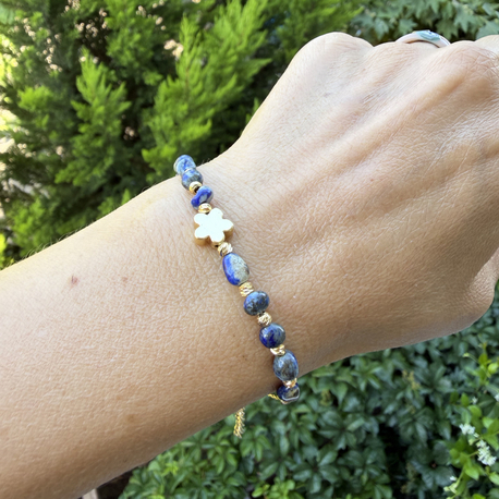 Sodalite Taşlı & Altın Kaplama Çiçek Detaylı Bileklik