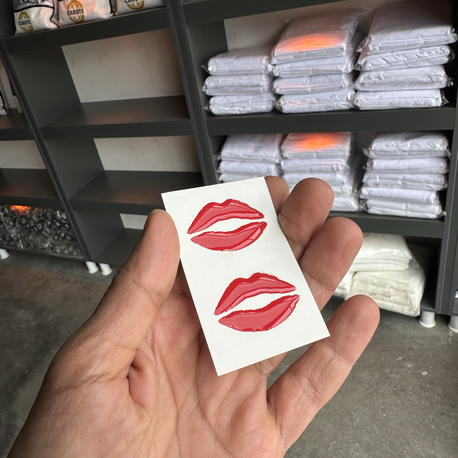 Öpücük damla sticker 2 adet