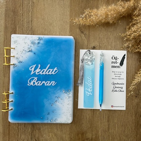 Kişiye Özel Epoksi Defter – Kalem – Ayraç Seti | Mavi Beyaz Desenli