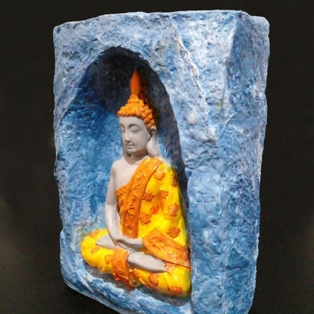 Mavi Renkli Mağara İçinde Oturan Turuncu-Sarı Buda Tealight Mumluk