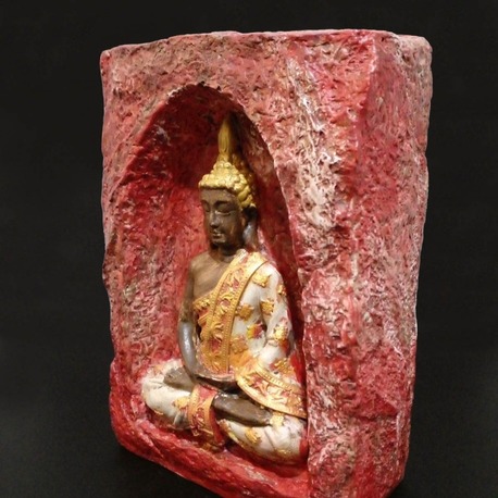 Kırmızı-Beyaz Renkli Mağara İçinde Kahverengi-Beyaz Buda Tealight Mumluk