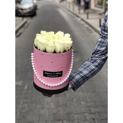 İncili Kutu İçerisinde Beyaz Güller