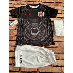 Siyah Bozkurt Kabartmalı Model Çocuk