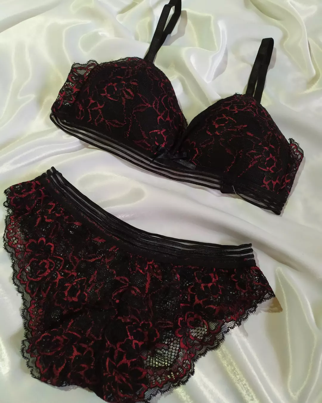 Siyah Kırmızı Detaylı Bralet Takımı