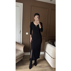 Siyah v Detaylı Elbise