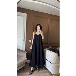 Siyah ip asklılı midi elbise