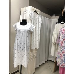 Püskül dokumalı gecelik