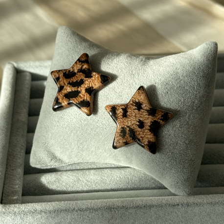 Leoparli yıldız küpe