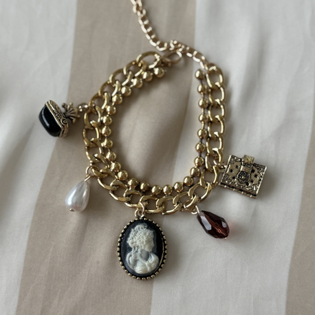 Vintage charmlı gold bileklik