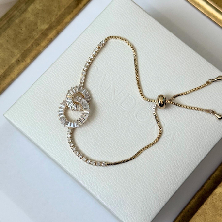 İçiçe geçmiş baget taşlı gold suyolu bileklik