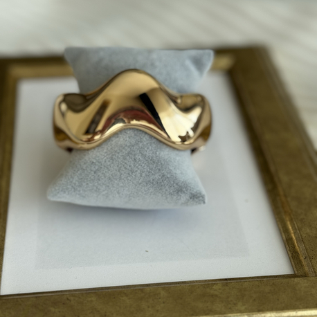Gold parlak dalgalı kelepçe bileklik