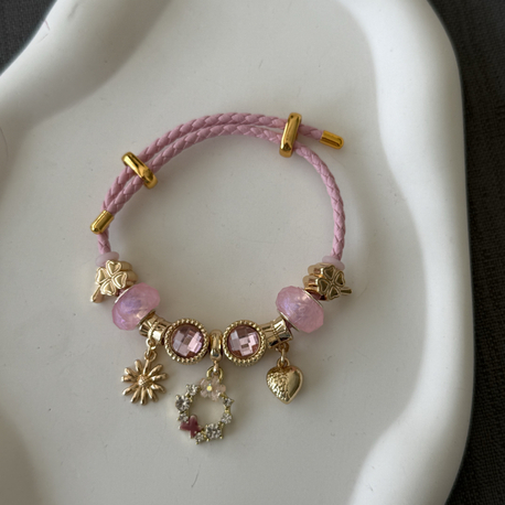 Pembe gold charmlı deri bileklik 