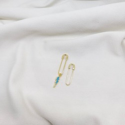 Basic Needle Küpe Şimşek Charmlı