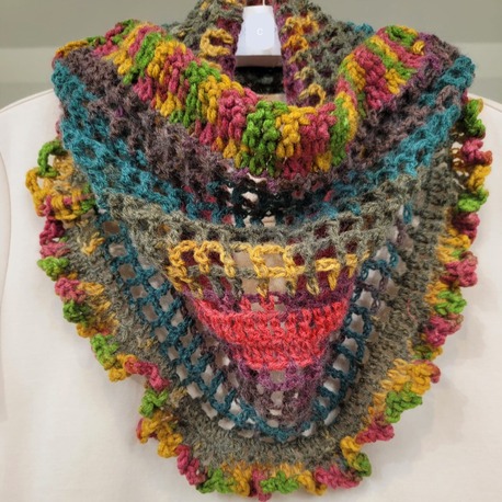 MULTI COLOR CROCHET NECK GAITER-MESY