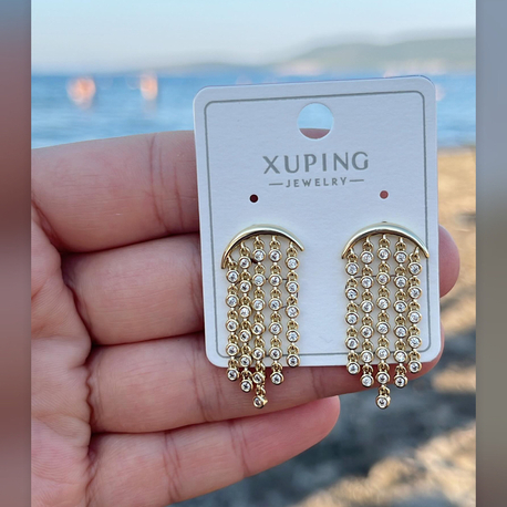 Xupıng sallantılı zirkontaşlı tasarım küpe