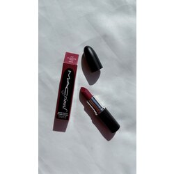 MAC macximal silky matte lipstick (612 Russian Red)