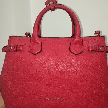 LOUIS VUITTON KADIN ÇANTASI