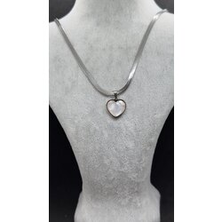 Gümüş Renk Beyaz Kalp Kolye