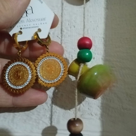 çeyrek altın görünümlü Çelik küpe 
