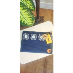 NAVY FLOWER CLUTCH