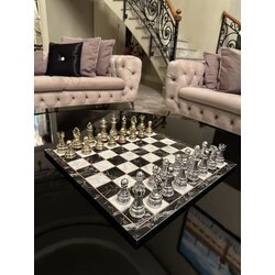 Özel Seri Üretim Klasik Satranç Takımı – 44x44 cm Zarif Tasarım & Kırmızı Taş Detaylı