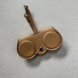 Taba rengi gözlük kılıfı