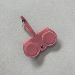 Açık pembe gözlük kılfı
