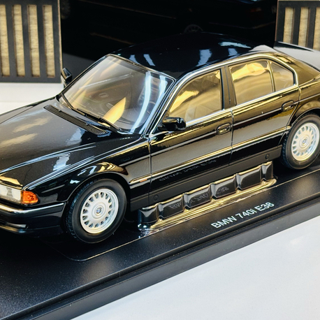 BMW 740i E38 SEDAN