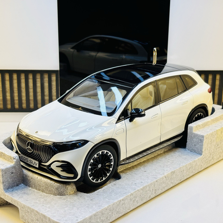 2022 MERCEDES-BENZ EQS SUV AMG LINE X296