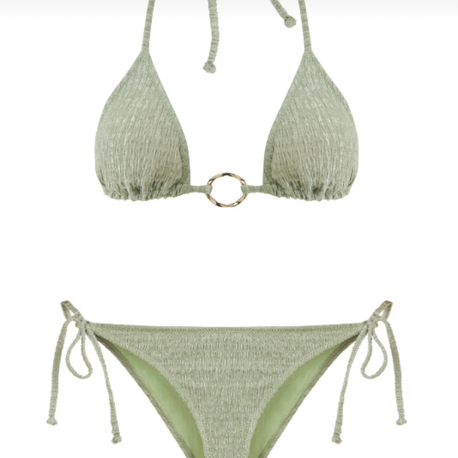 Halka aksesuarlı parlak yeşil bikini takımı