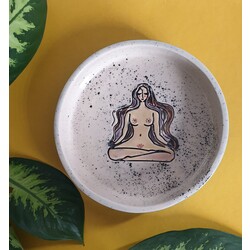Meditatif Kadın Kâse