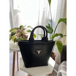 Siyah PRADA el çantası