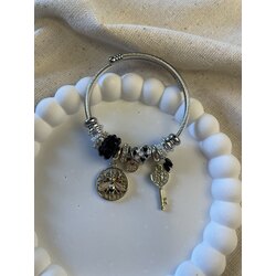 Siyah Charmlı Pandora