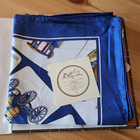 HERMÉS Silk Scarf 