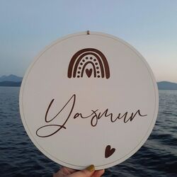 Gökkuşağı ve Kalp Desenli Ahşap Kapı Süsü 
