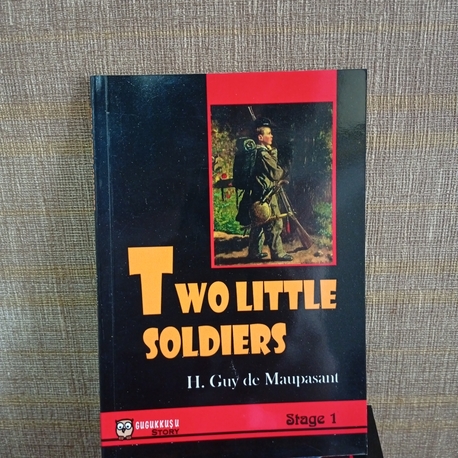 Two Little Soldiers - A1 Seviye İngilizce Okuma Kitabı