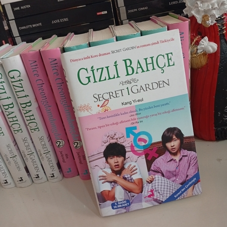 Poster ve Ayıraçlı Koreceden Çeviri- Gizli Bahçe