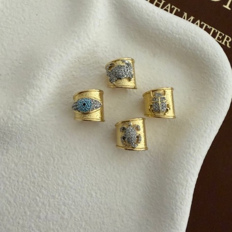 Marka Model Vip 14K Blue Eye Plaka  Kıkırdak Küpe