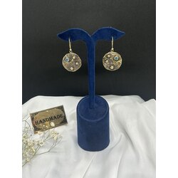 Zirkon taşlı pirinç tasarım küpe